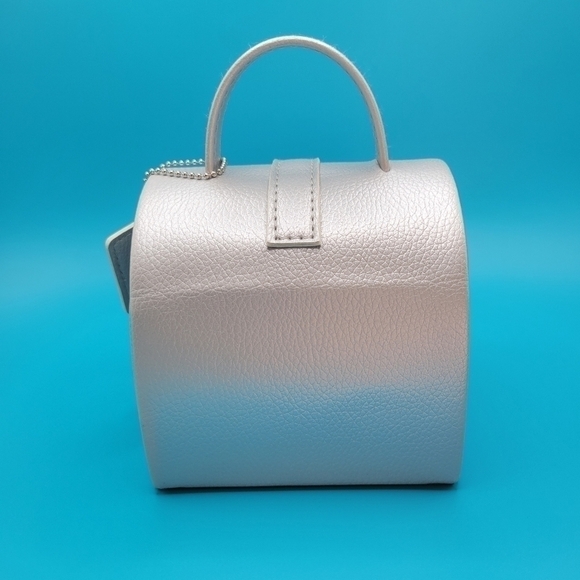 TRAVEL jewelry box or case. Silver faux leather. Mirror on the lid.🪞 - Picture 2 of 7